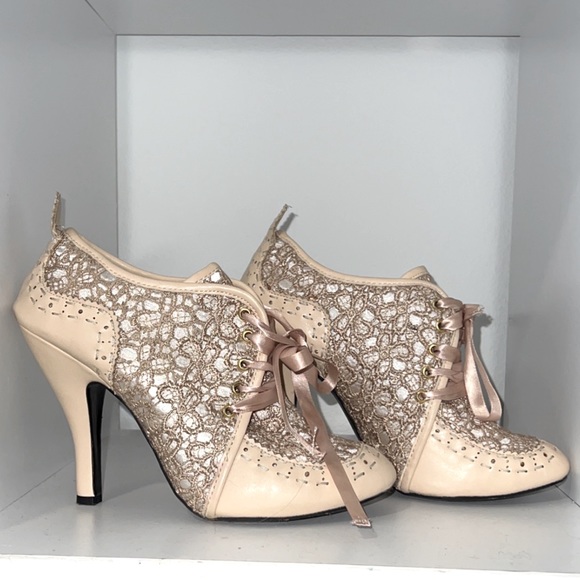 Latte Bonnie Pump by mojo moxy - Picture 5 of 9